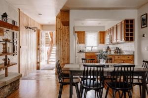 Alpine Hideaway with Free Shuttle - Wildernest