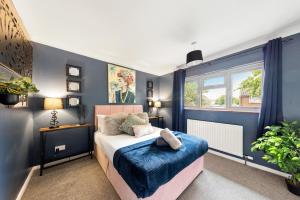 Large 3 Bed Home With Double Driveway & Garden - 4-star hotels in Gravesend