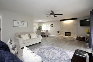 Entire Magill House by RiverPark - Ubytování bez kategorie ve městě Fresno