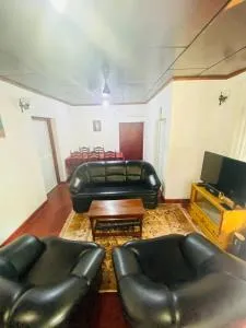 Airport Rest Family cottage - 卡图纳耶克