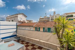 Studio with large terrace sea view 4th floor