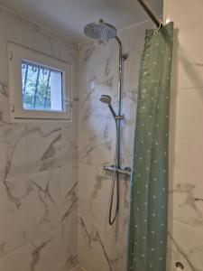 Superbe F2 rénové Terrasse fleurie