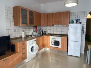 St Pauls Bay Sunset View Apartment - Cosy 2 Bed Apartment no 1