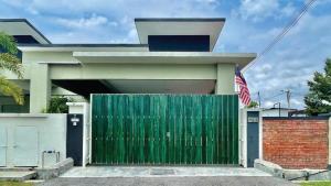 LAMAN KASEH Homestay Bukit Katil 4bedroom with Swimming Pool