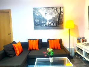 3 Bedroom Next to Airport & La Sagrada Familia Metro and FC barcelona Stadium
