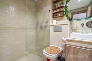 5-Star Suite in Prime Spot with Luxe Touches