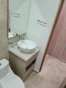 Acogedor Condo a metros de la 5ta Avenida