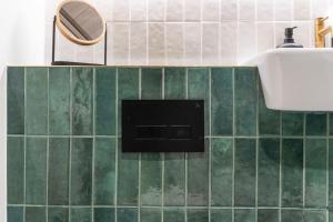 Birmingham City Centre Apartment - Sleeps upto 6 guests, on street car parking