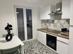 Black Angel Oak Apartment