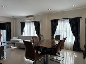 Modern Style House near Unity and ABS Int School free High Speed WIFI