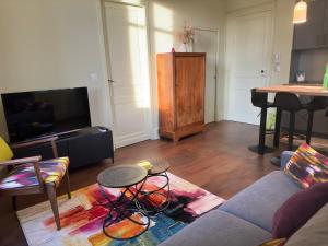 T2 standing de La tour jayan