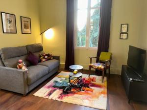 T2 standing de La tour jayan