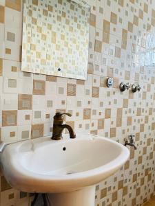 Maanet Gardens Hotel