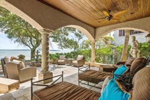 Village Villa - 102 Strachan Lane