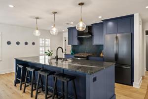 Zen-N-Sea - 4222 Third St