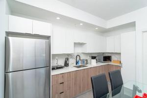 Modern Cozy 2BR Oasis with King Beds Near Marlins Park & Brickell