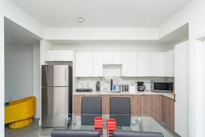 Modern Cozy 2BR Oasis with King Beds Near Marlins Park & Brickell