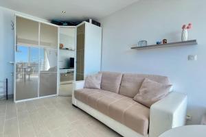 Studio spacieux, vue imprenable sur la mer