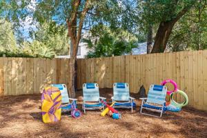 Live Oak Retreat - 2104 Bruce Drive