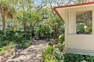 Gull Cottage and Guest House - 757 Ocean Blvd