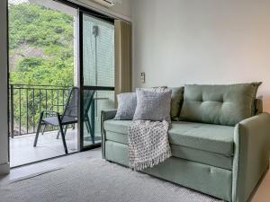 Flat com serviços e vista mar