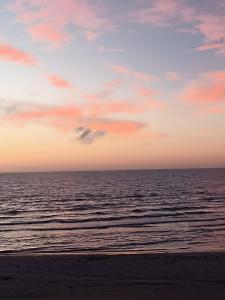 Hostal playa descalzo