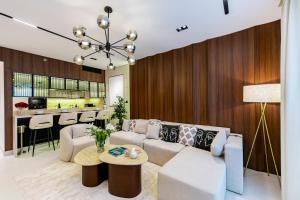 VIP Experience Dubai Downtown at Boulevard Central T2 - Burj Khalifa View - Modern Luxury Apartments