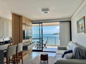 Frente Mar! Alto padrão na Praia de Palmas! OO02I