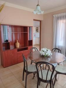 Departamento amoblado en segundo piso