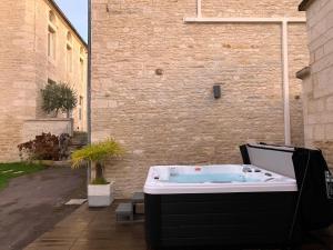 Maisons de vacances La Villa Lombardi en Champagne, avec piscine privee et jacuzzi : photos des chambres