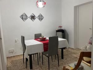 La casa amarilla de Luis y Eileen