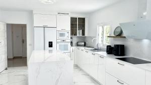 Stunning sea view villa with 6 bedrooms & heated pool - Villa Renaissance