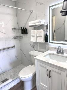 Deluxe Queen Room with Two Queen Beds - Non-Smoking room in Sunshine Inn & Suites Venice Florida