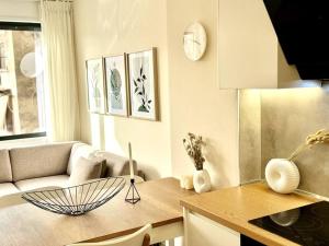 New, Modern & Central Apt in New Bazaar