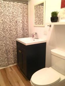 Fully furnished 2 bedroom unit, downtown, near subway, 32 days minimum