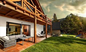 Chalet Oasis - Luxury 5-Bedroom Chalet with Panoramic Views