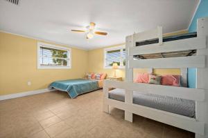 Sunny house 2mil beach