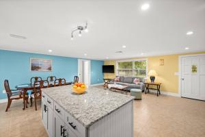 Sunny house 2mil beach