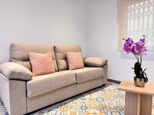 Céntrico, reformado, frente a playa de Alicante y piscina