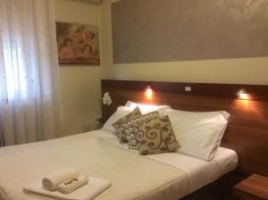 Double Room with Lake View room in Albergo Trattoria Fioravante