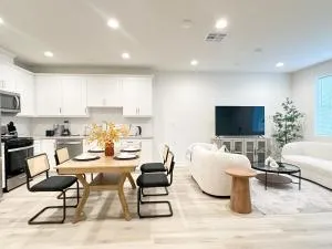 洛杉矶安大略温水泳池三房别墅 - 里弗赛德