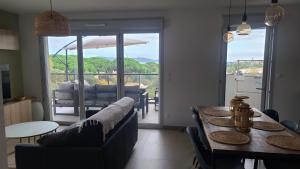 Appartement climatisé T3 vue mer de 63 M2 - 2 chambres et belle terrasse de 23 M2