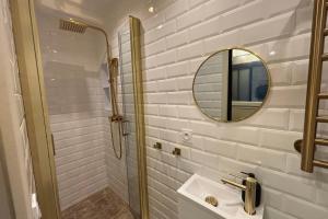 Palais Royal - Victoires 1bdr by BYour Home