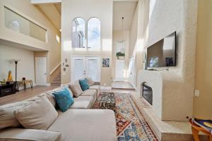 Pet Friendly Gem Near the Beach and Shopping