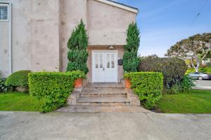 Pet Friendly Gem Near the Beach and Shopping