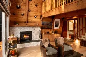Treehouse - Close to Slopes, Hot Tub, Gourmet Kitchen, Deck - Moonridge