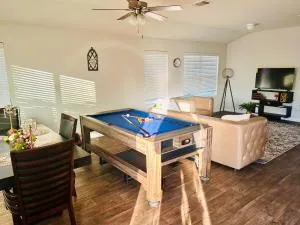 4BR Retreat 15m Downtown and The Domain - 圆石城