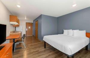 Standard Double Room - Non-Smoking room in WoodSpring Suites Birmingham Pelham