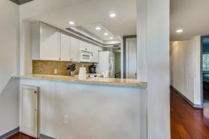 Lands End 11-204 Beach Front