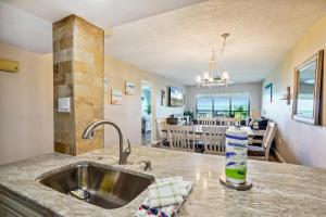 Lands End 11-305 Beach Front - Premier